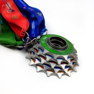 Custom stacking medals for series cycling races (1)