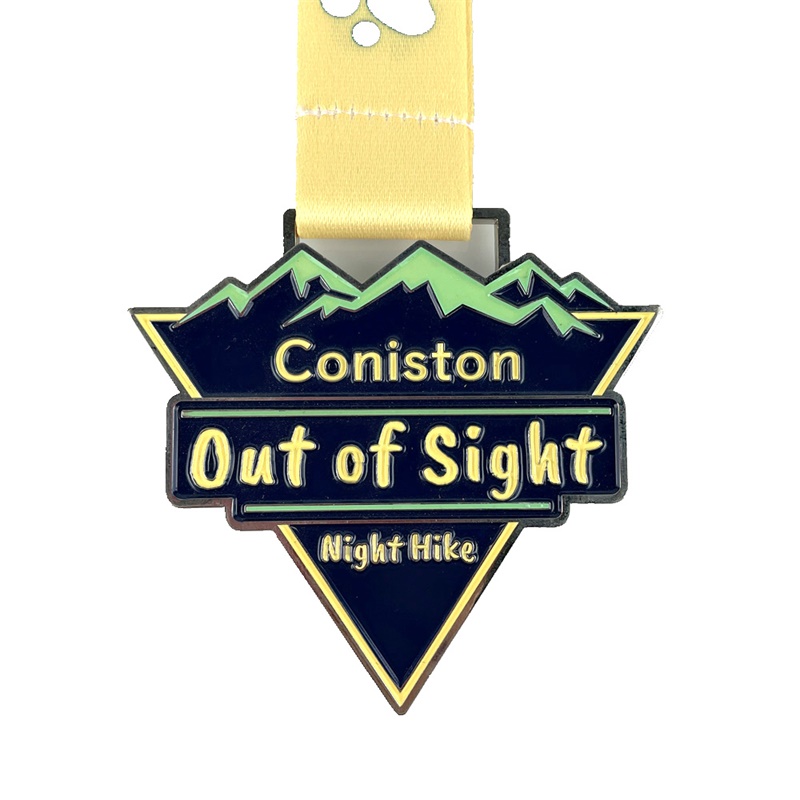 Oanpaste Glowing Night Hike Medal