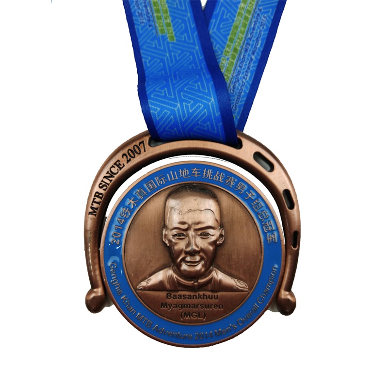 Приспособен медал за вртење шампион во планински велосипед