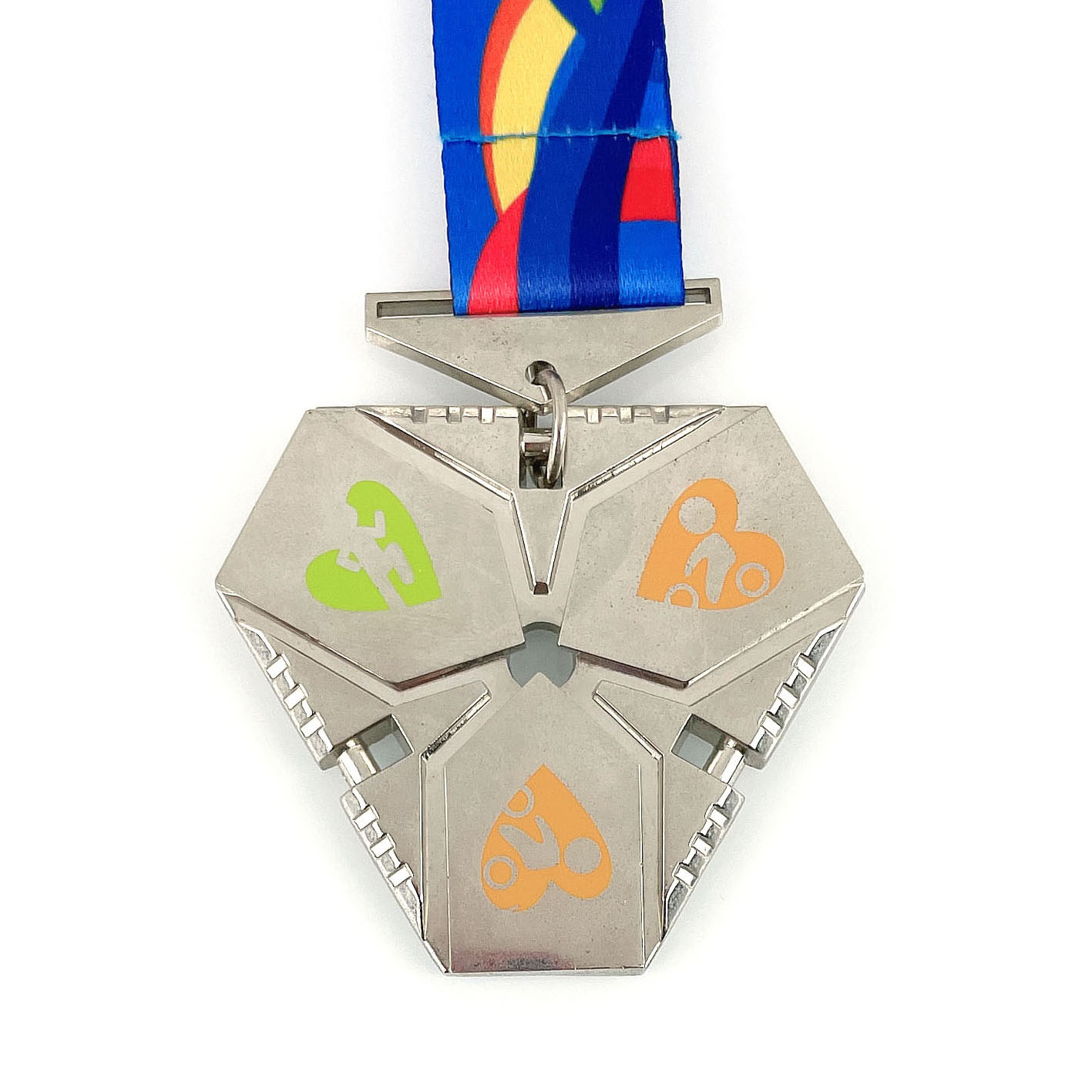 Skinnende sølv triatlonmedalje med logo trykt